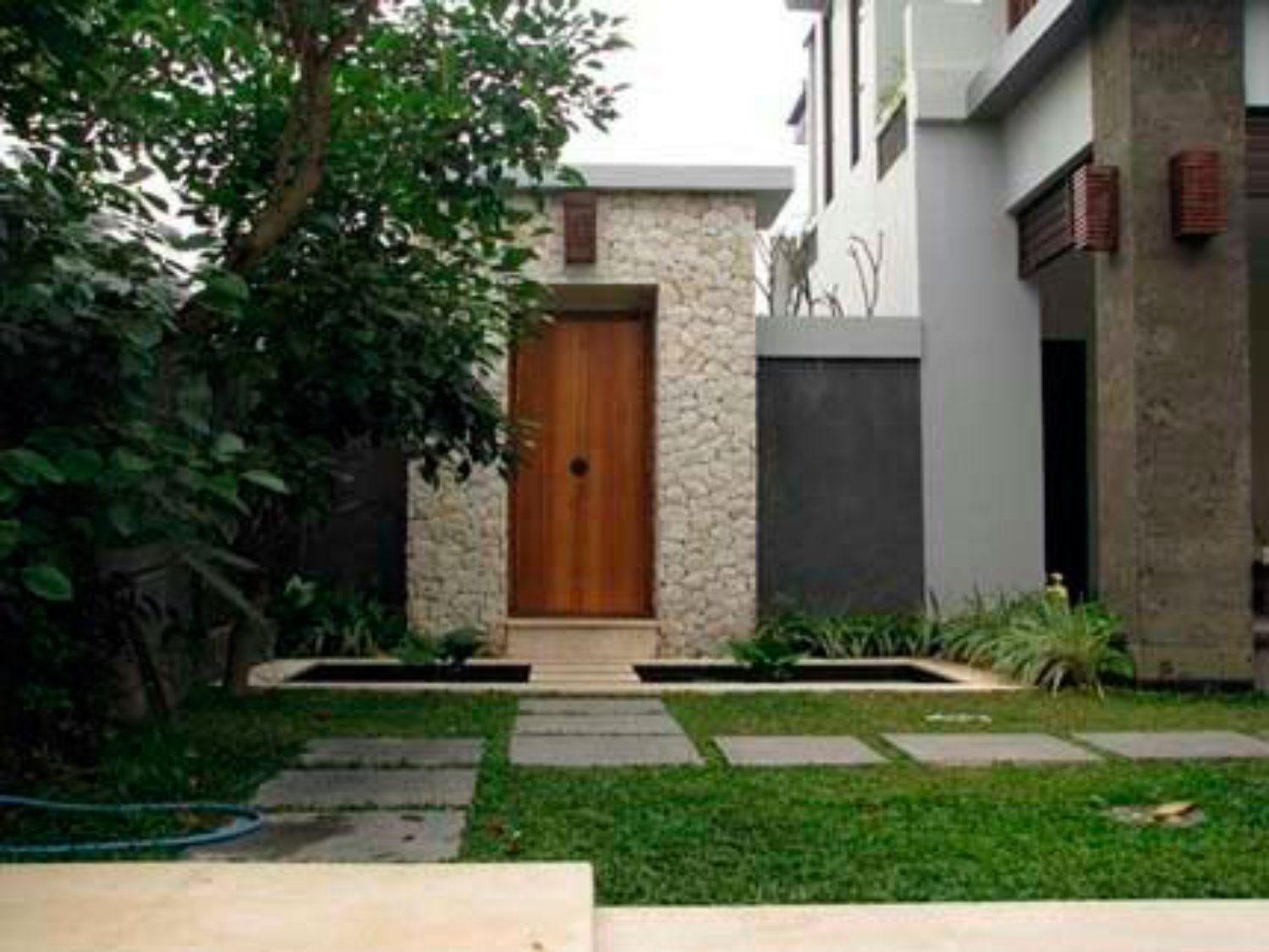 Angkul Angkul Bali Modern