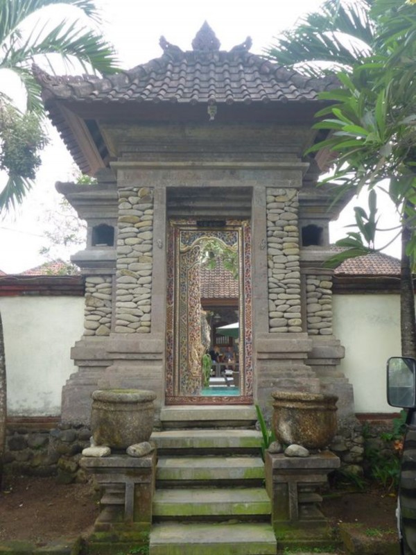 Angkul Angkul Batu Alam