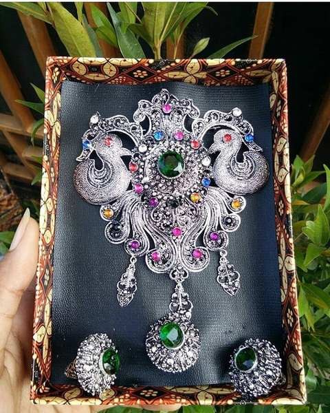 Set Perhiasan Alpaka Anggrek Larat Warna Hijau