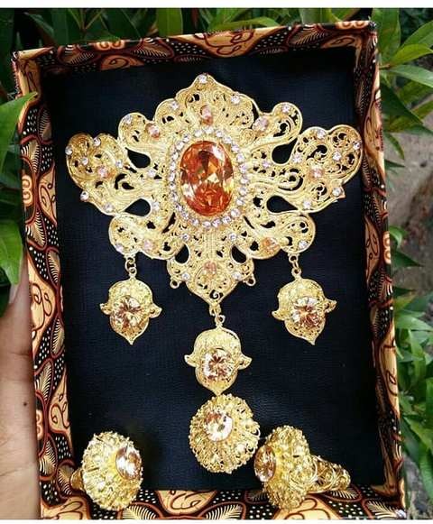 Set Perhiasan Bros 3 Juntai Warna Jingga