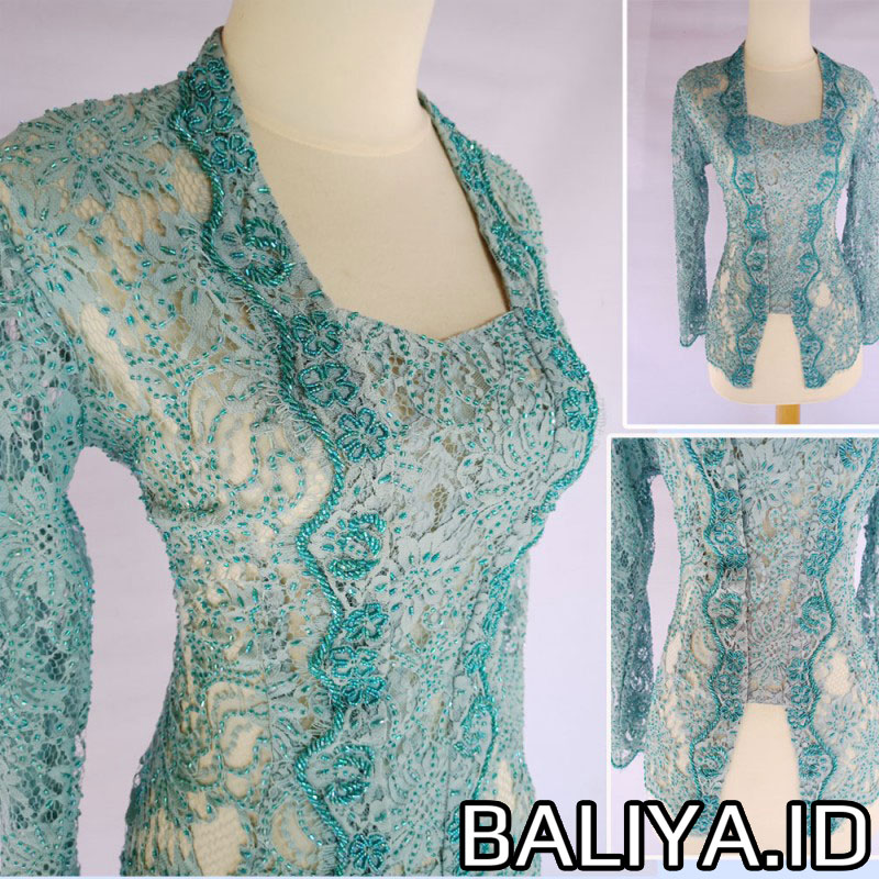 Kebaya Modern dengan Warna Biru Muda