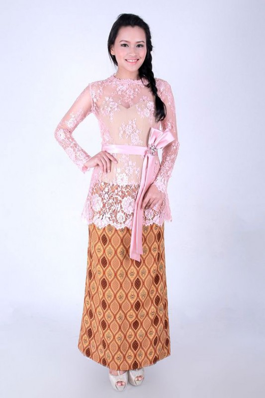 Kebaya Dengan Pita