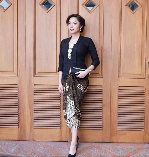 Kebaya Hitam Mix Batik