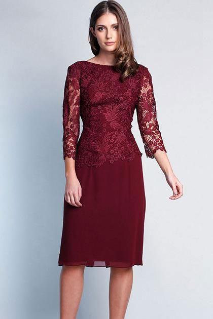 Kebaya Merah Nan Anggun
