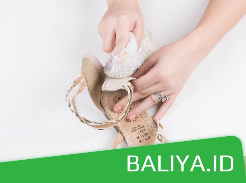 Mengelap Sandal Wedges