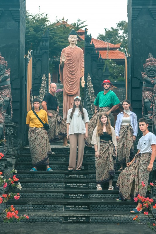 aturan wisatawan memasukai tempat suci