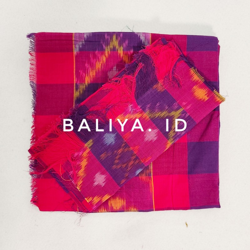 detail motif endek dobol baliya id warna pink