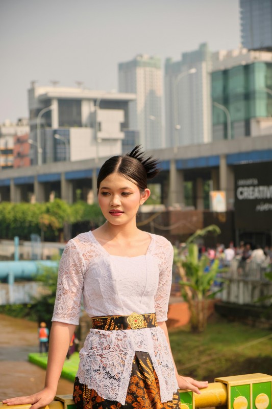 gunakan aksesoris sederhana