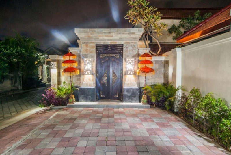 Angkul Angkul Batu Alam Villa