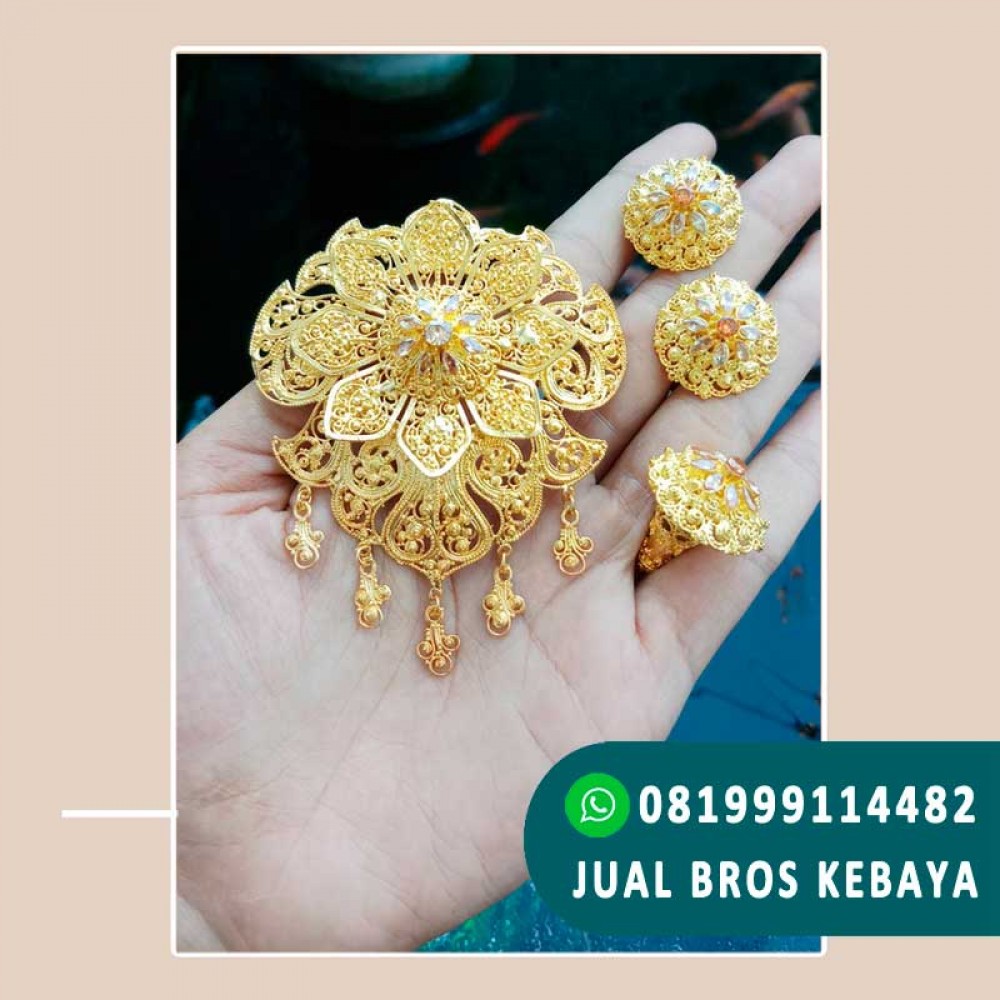 Bros Dada Kebaya Wisuda