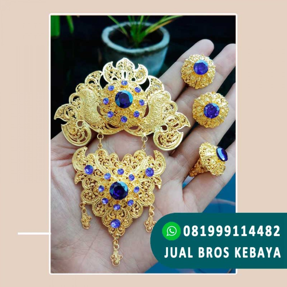 Model Bros Kebaya Bali
