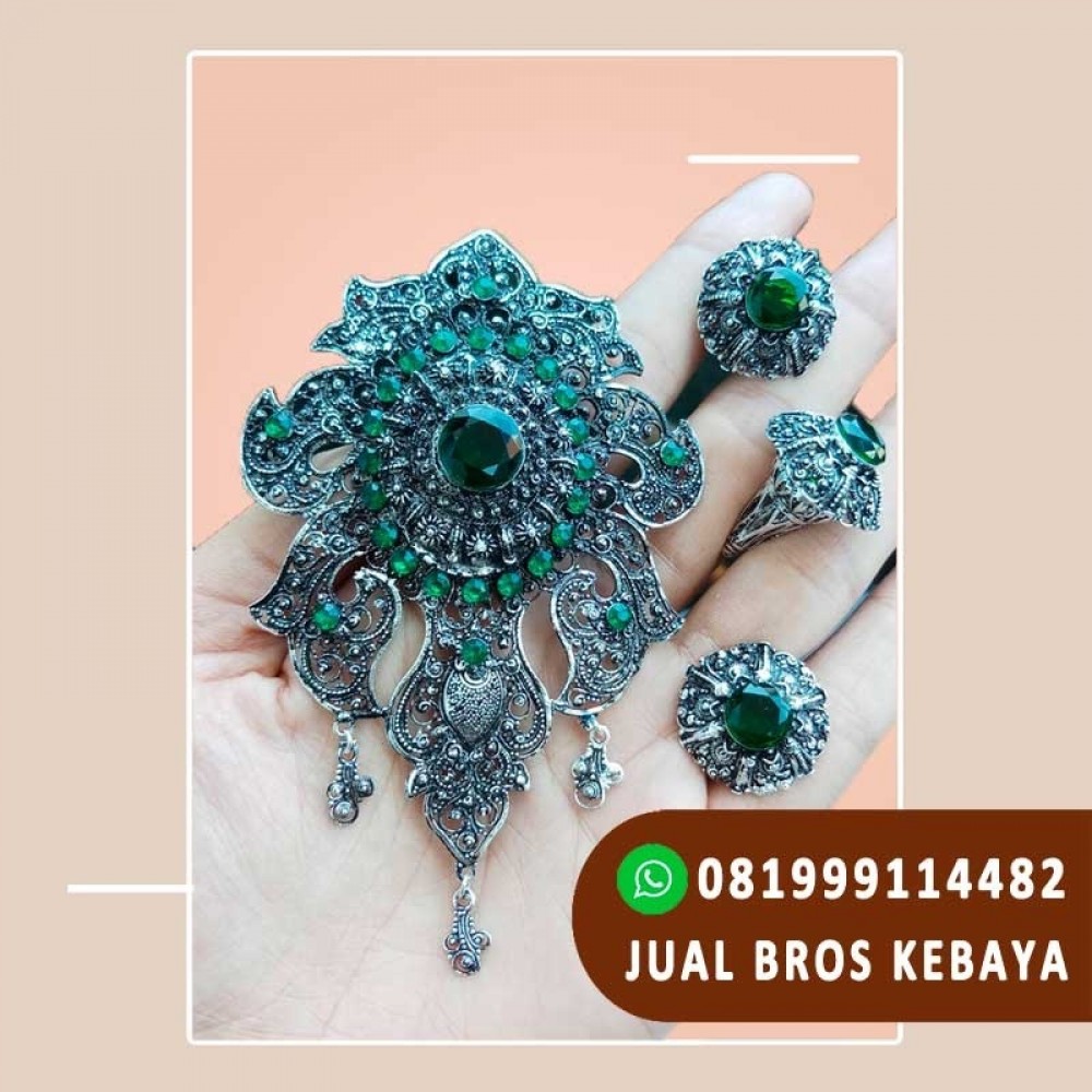 Model Bros Kebaya Bali