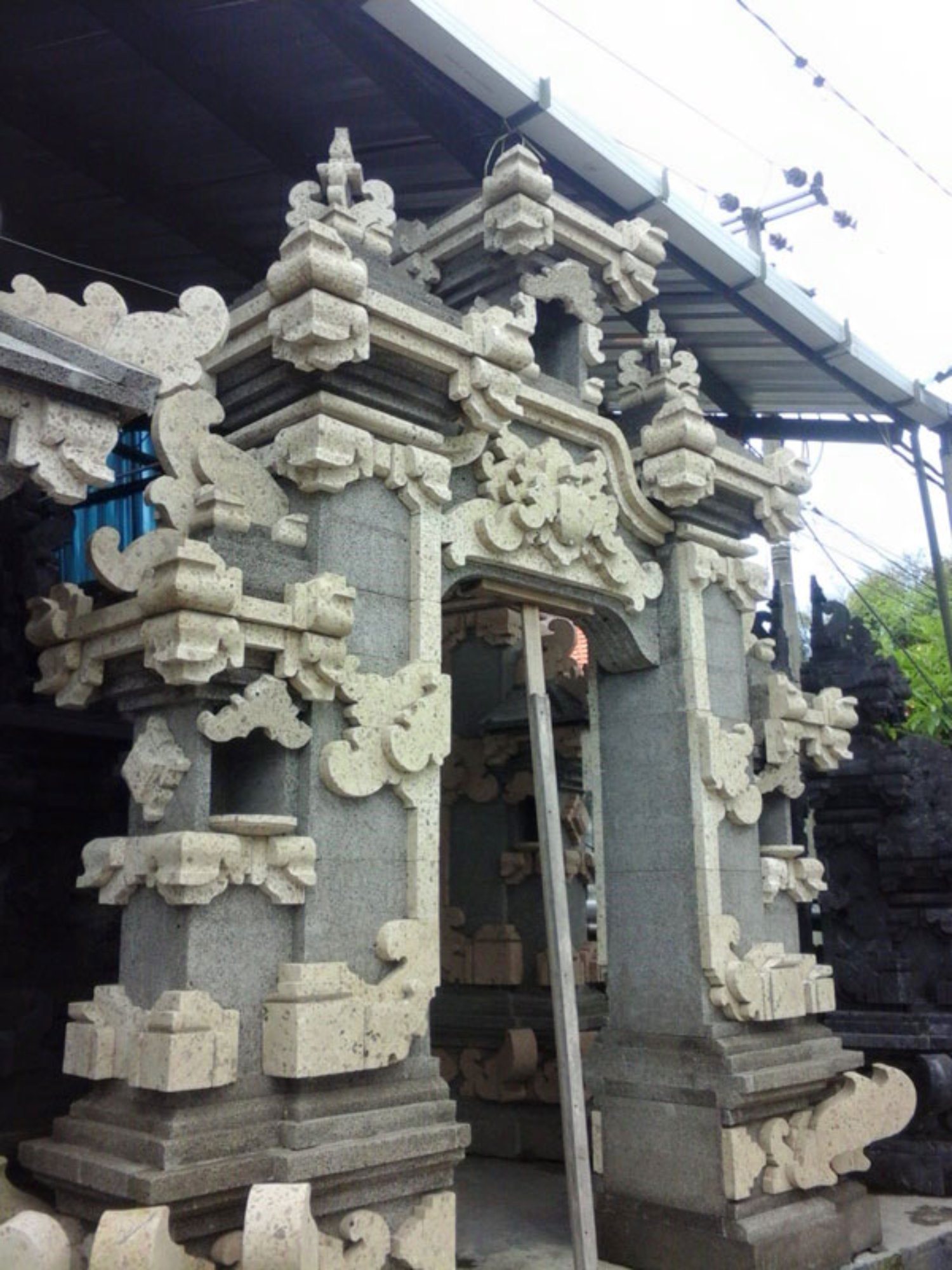 Angkul Angkul Batu Alam