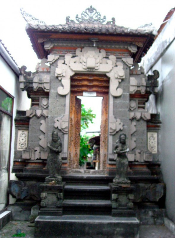 Angkul Angkul Bali Batu Alam