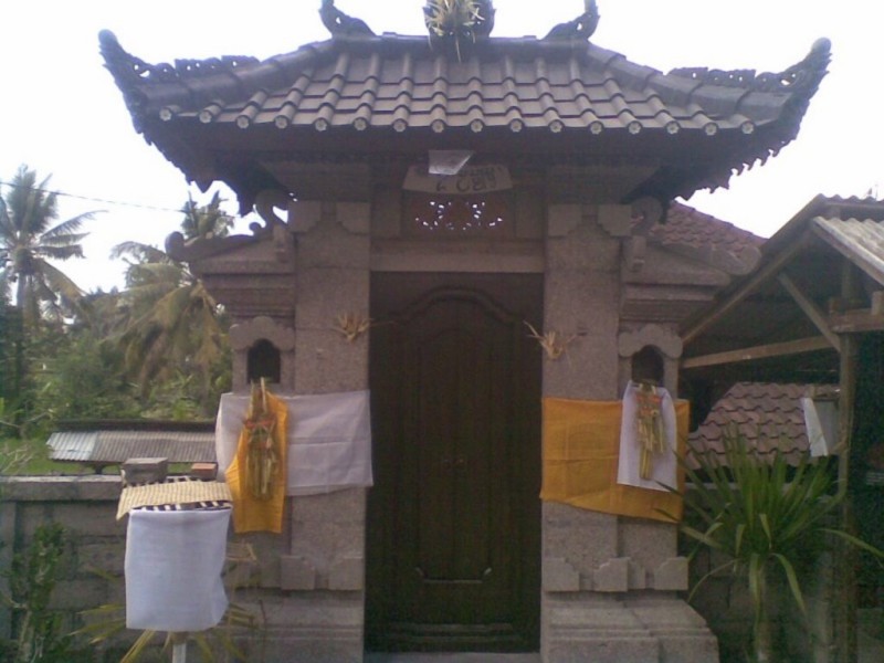 Angkul Angkul Batu Alam