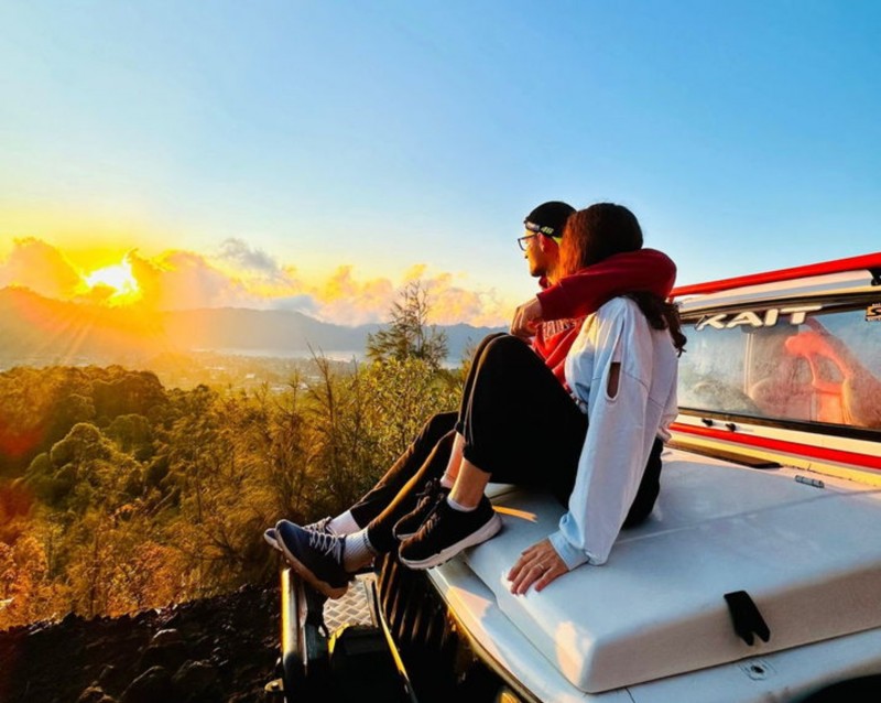 Sunrise Jeep Adventure