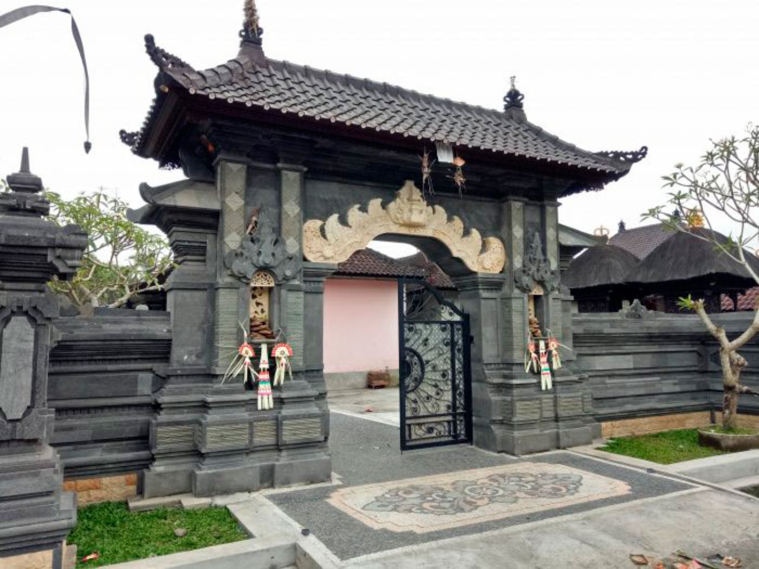 Angkul Angkul Batu Alam
