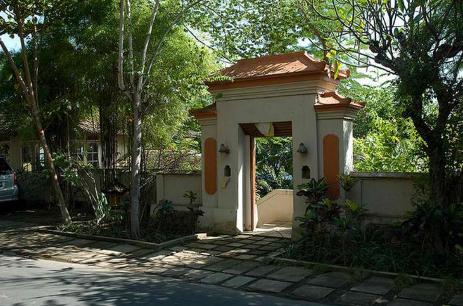 Angkul Angkul Batu Alam