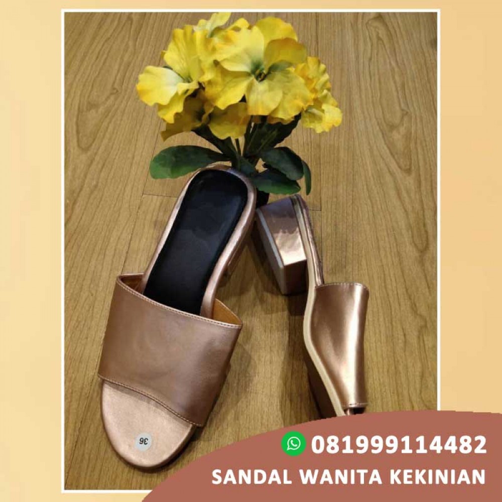 Sepatu Sandal Wedges Wanita Slip On