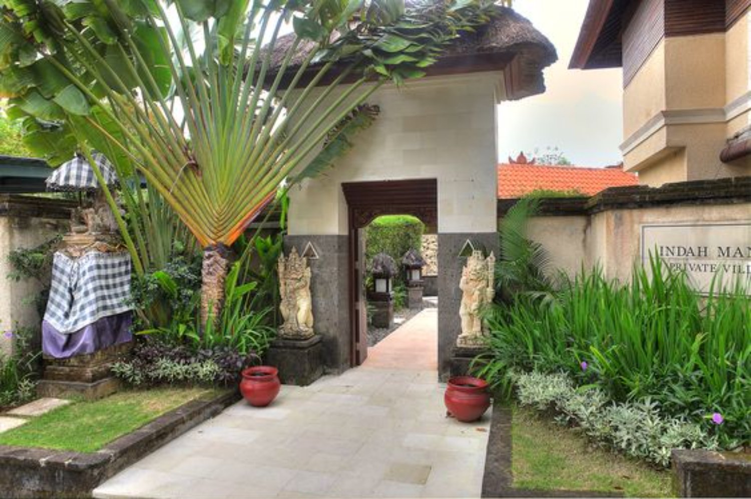 Angkul Angkul Bali Modern