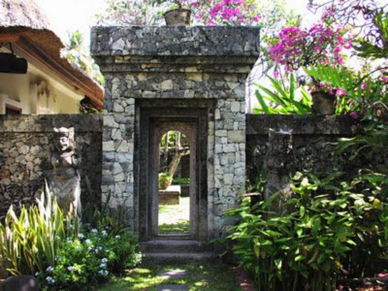 Angkul Angkul Minimalis Bali